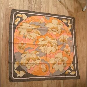 Hermès 90cm Silk Scarf – Fleurs de Lotus – Peach/Taupe – Read Description